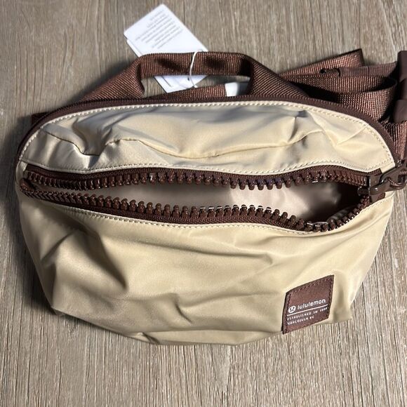 COPY - Brand New ⚡️ lululemon All Day Essentials Belt Bag - Sold Out Online - Picture 4 of 5